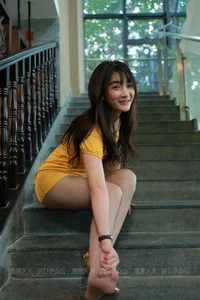 IESS Leg Model Qiu Qiu: Elegant Long Yellow Dress and Silk - image 15