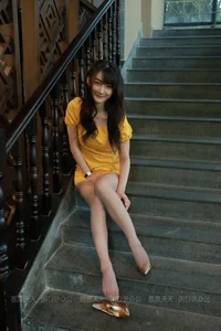 IESS Leg Model Qiu Qiu: Elegant Long Yellow Dress and Silk - image 19
