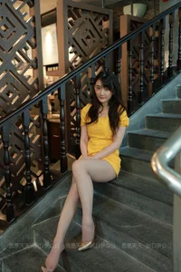IESS Leg Model Qiu Qiu: Elegant Long Yellow Dress and Silk - image 5