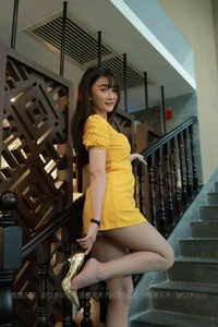IESS Leg Model Qiu Qiu: Elegant Long Yellow Dress and Silk - image 9