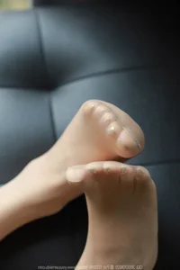 Elegant Hosiery Fashion: IESS SXJ No.1705 Featuring Model Wan Ping - image 23