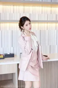 Captivating Secretary Yi Tian Tian: Modern Office Elegance - XiuRen No.10728 - image 3