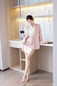 Captivating Secretary Yi Tian Tian: Modern Office Elegance - XiuRen No.10728 - image 8