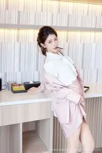 Captivating Secretary Yi Tian Tian: Modern Office Elegance - XiuRen No.10728 - image 12