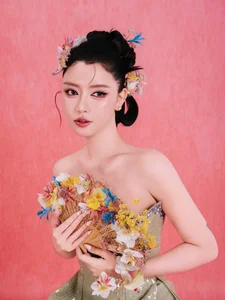 Bích Phương Live Performance Highlights: Stunning Stage Fashion and V-Pop Vibes from the Acclaimed Vietnamese Pop Sensation - image 3