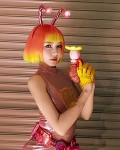 Bích Phương Live Performance Highlights: Stunning Stage Fashion and V-Pop Vibes from the Acclaimed Vietnamese Pop Sensation - image 0