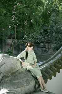 Elegant Modern Cheongsam Fashion by Qu Qi: YiTuYu Art Language Vol.9352 - A Stunning Collection of Fresh Qipao Style and Artistic Photography - image 8