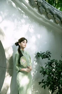 Elegant Modern Cheongsam Fashion by Qu Qi: YiTuYu Art Language Vol.9352 - A Stunning Collection of Fresh Qipao Style and Artistic Photography - image 17