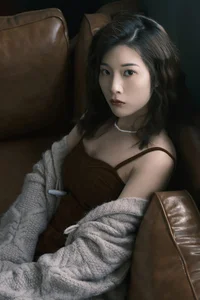 Exploring the Visual Narrative of Yy in YiTuYu Art Language Vol.4516: Elegance and Style - image 5