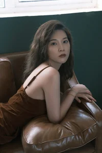 Exploring the Visual Narrative of Yy in YiTuYu Art Language Vol.4516: Elegance and Style - image 4