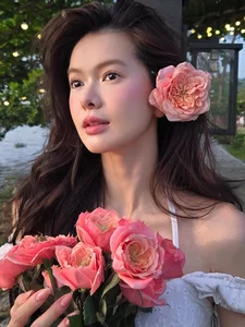 The Beautiful 'Fangirl' Spotted Alongside Soobin Hoang Son - image 3