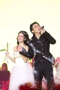 The Beautiful 'Fangirl' Spotted Alongside Soobin Hoang Son - image 9