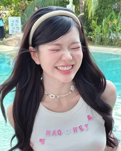 The Beautiful 'Fangirl' Spotted Alongside Soobin Hoang Son - image 5
