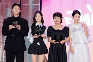 Ly Hai and Minh Ha Family Shine in Coordinated Red Carpet Outfits - image 0