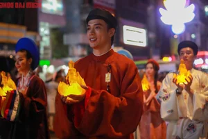 Vietnamese Celebrities and Beauty Queens Join Sacred Vesak Procession and Buddha’s Birthday Celebration - image 2