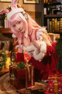 Coser Sonico Christmas: Sweet & Alluring Santa Bunny Beside Sparkling Tree - image 0