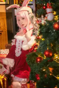 Coser Sonico Christmas: Sweet & Alluring Santa Bunny Beside Sparkling Tree - image 12
