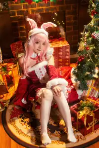 Coser Sonico Christmas: Sweet & Alluring Santa Bunny Beside Sparkling Tree - image 6