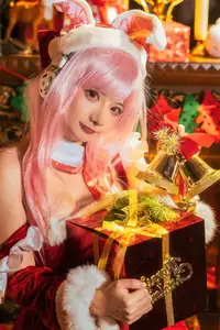 Coser Sonico Christmas: Sweet & Alluring Santa Bunny Beside Sparkling Tree - image 9