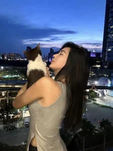 Influencer Vu Combines Luxury and Innovation with Her New Tesla Electric Vehicle - image 3