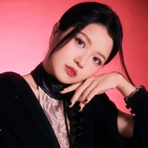 The Timeless Beauty of Suni Ha Linh: Vietnam's Youth Goddess - image 8