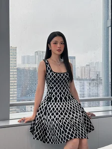 The Timeless Beauty of Suni Ha Linh: Vietnam's Youth Goddess - image 0