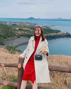 Chi Pu Cold Weather Travel Fashion Style and Inspiration - image 0