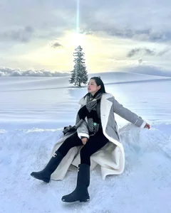 Chi Pu Cold Weather Travel Fashion Style and Inspiration - image 3