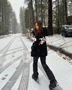 Chi Pu Cold Weather Travel Fashion Style and Inspiration - image 9