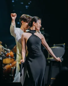 Elegant Performance by Bí Đỏ at the National Concert: A Display of Aristocratic Grace and Talent - image 1