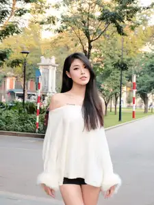 Dang Thu Huyen: Former Volleyball Beauty Queen Flaunts Flawless Beauty in Off-Shoulder Top - image 0