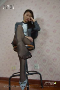 Elegant Office Style: IESS Sixiangjia 006 Featuring Model Qiuqiu in Classic Black Silk and Garter Sets - image 45