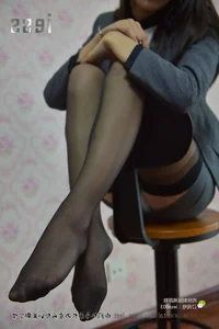 Elegant Office Style: IESS Sixiangjia 006 Featuring Model Qiuqiu in Classic Black Silk and Garter Sets - image 52