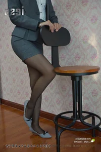 Elegant Office Style: IESS Sixiangjia 006 Featuring Model Qiuqiu in Classic Black Silk and Garter Sets - image 11