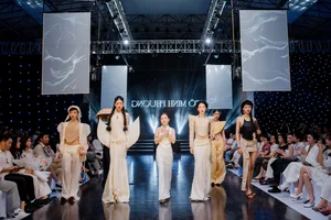 Innovative Student Fashion: A Visual Feast from the Hanoi University of Architecture Design Showcase - image 4