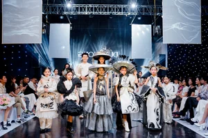 Innovative Student Fashion: A Visual Feast from the Hanoi University of Architecture Design Showcase - image 9