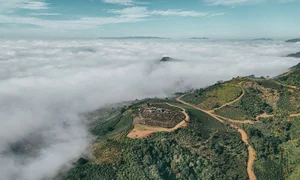 Camping Above the Clouds: A Guide to the Breathtaking Landscapes and Serenity of Vo Uu Hill - image 3