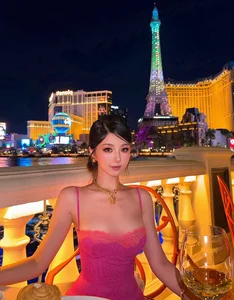 Elegant Chinese Beauty Trends: Radiant Skin and Bold Modern Fashion Statements from the East - image 5