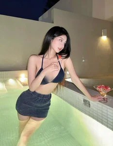 Elegant Chinese Beauty Trends: Radiant Skin and Bold Modern Fashion Statements from the East - image 7