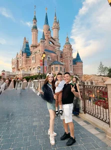 Bao Thy’s Family Vacation in Shanghai: Luxury Travel and Style - image 1