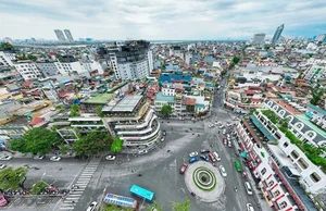 Exploring the Unique Architecture of Hanoi’s Iconic 'Shark’s Jaw' Building Before Its Demolition - image 2