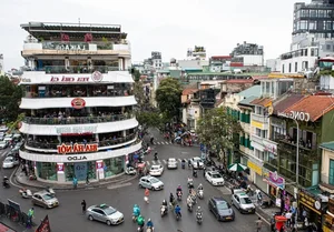 Exploring the Unique Architecture of Hanoi’s Iconic 'Shark’s Jaw' Building Before Its Demolition - image 3