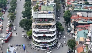Exploring the Unique Architecture of Hanoi’s Iconic 'Shark’s Jaw' Building Before Its Demolition - image 6