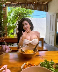 Stunning Year-End Recap: Saigon Influencer Captivates with Glamorous New Photoshoot - image 8