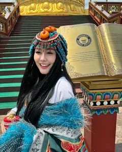 Stunning Year-End Recap: Saigon Influencer Captivates with Glamorous New Photoshoot - image 7