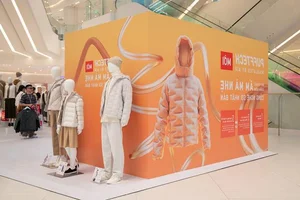 Reviewing Unique Fashion Campaigns for Fall-Winter 2024: Trends and Creative Directions - image 20