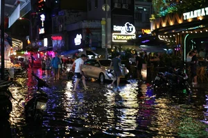 Exploring Ho Chi Minh City in the Rain: Locals and Tourists Embrace the Weekend Despite Stormy Weather - image 17