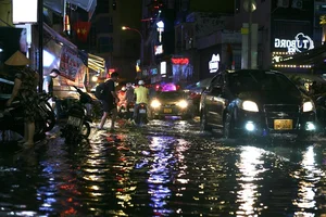 Exploring Ho Chi Minh City in the Rain: Locals and Tourists Embrace the Weekend Despite Stormy Weather - image 2