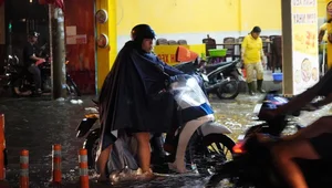 Exploring Ho Chi Minh City in the Rain: Locals and Tourists Embrace the Weekend Despite Stormy Weather - image 13