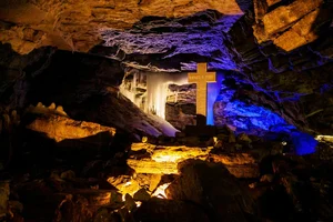 Exploring the World’s Most Breathtaking Caves: A Journey Into Earth's Most Stunning Underground Geological Wonders and Hidden Landscapes - image 8